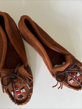 Minnetonka Thunderbird Beaded Rust Suede Moccasins - Sz 8.5